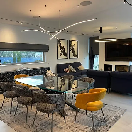 아파트 Newly Built Luxury In Zrnovo Bay *