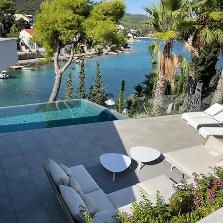 Newly Built Luxury In Zrnovo Bay 아파트